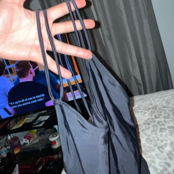 One piece - Picture 3 of 3